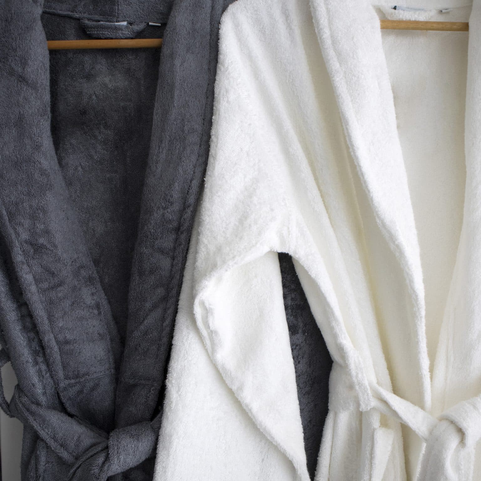 WHITE BAMBOO BATHROBE L BAMBOO BATHROBE